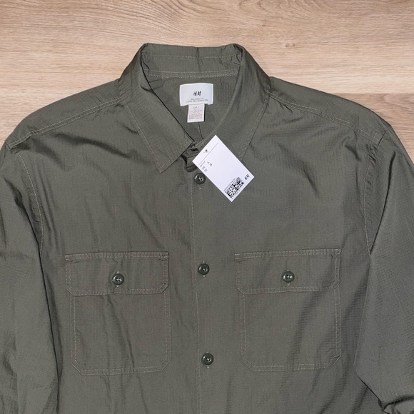 H&M Men’s Relaxed Fit Shirt Jacket - Picture 2 of 6